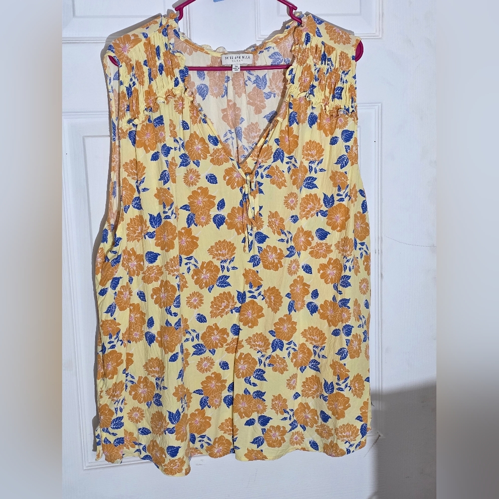 09 - Skies are Blue 3x Floral Sleeveless Top